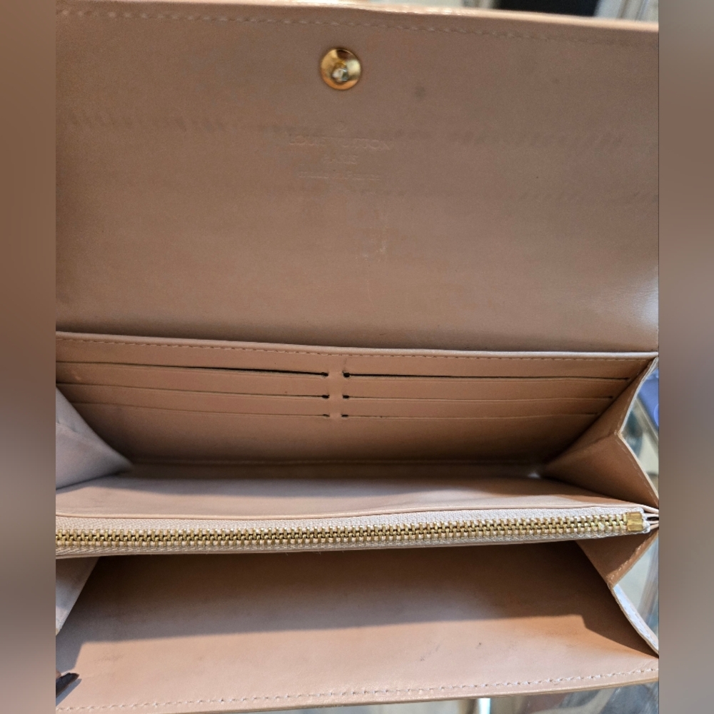 LouisVuitton Sarah patent leather wallet With COA& complimentary Crossbody Chain - Picture 14 of 17